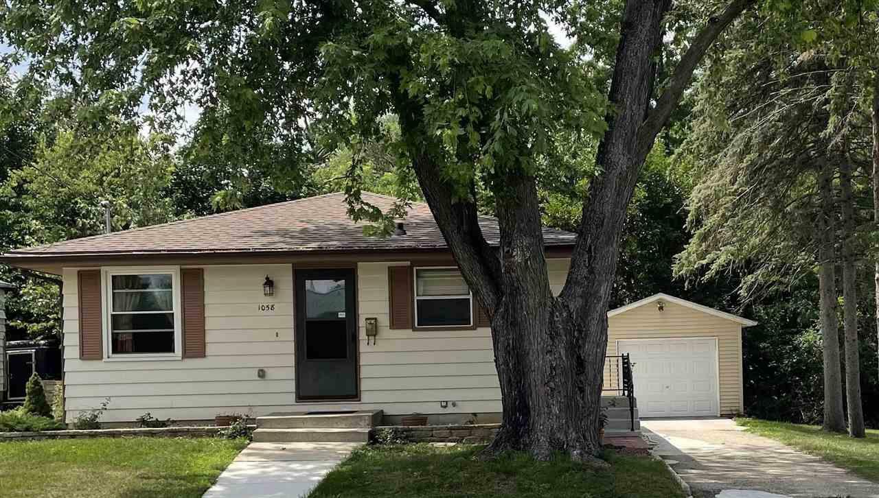 Property Photo:  1058 South Pearl St  WI 53546 