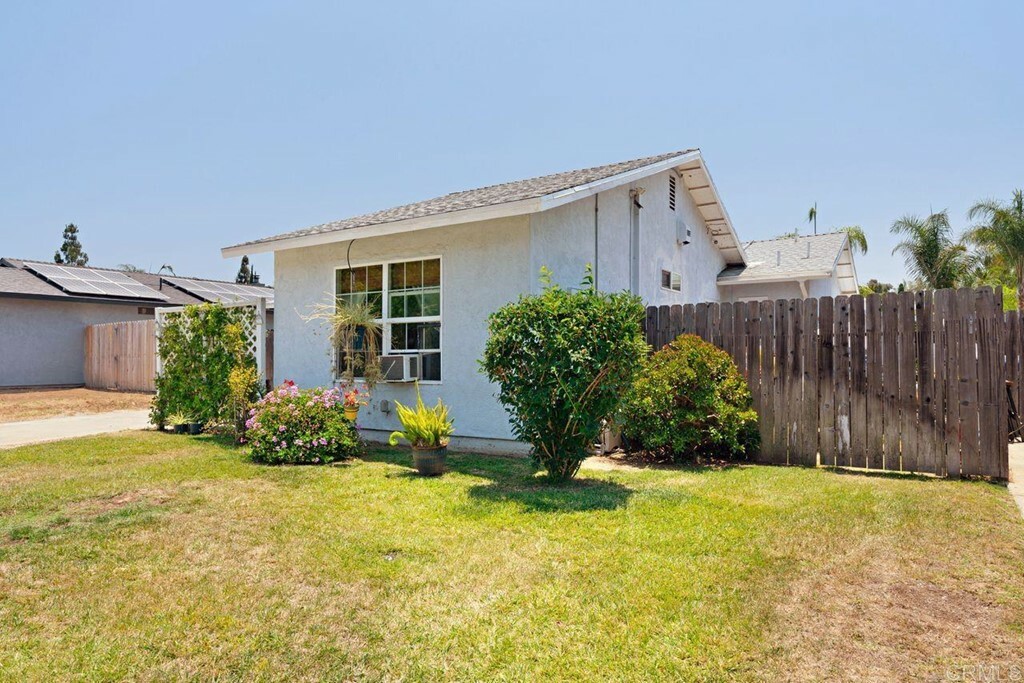 Property Photo:  833 Vineyard Road  CA 92069 