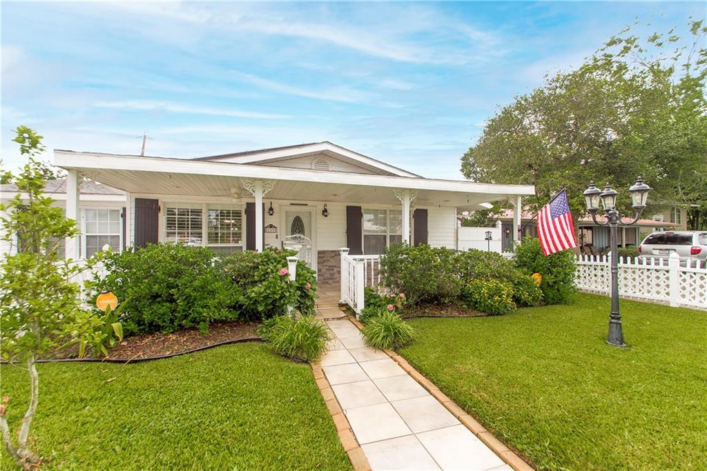 Property Photo: 113 Yvonne Drive E LA 70094