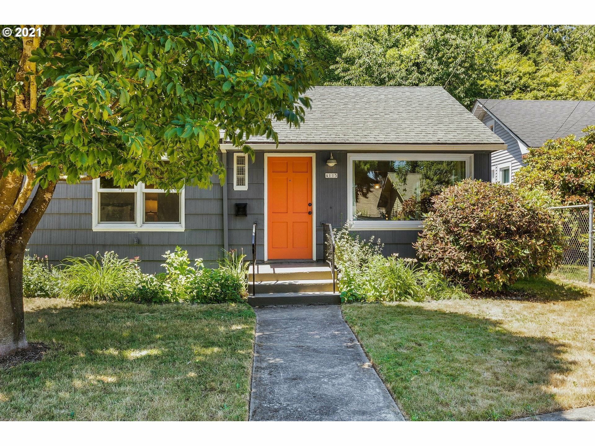 Property Photo: 4115 SE 9th Ave OR 97202
