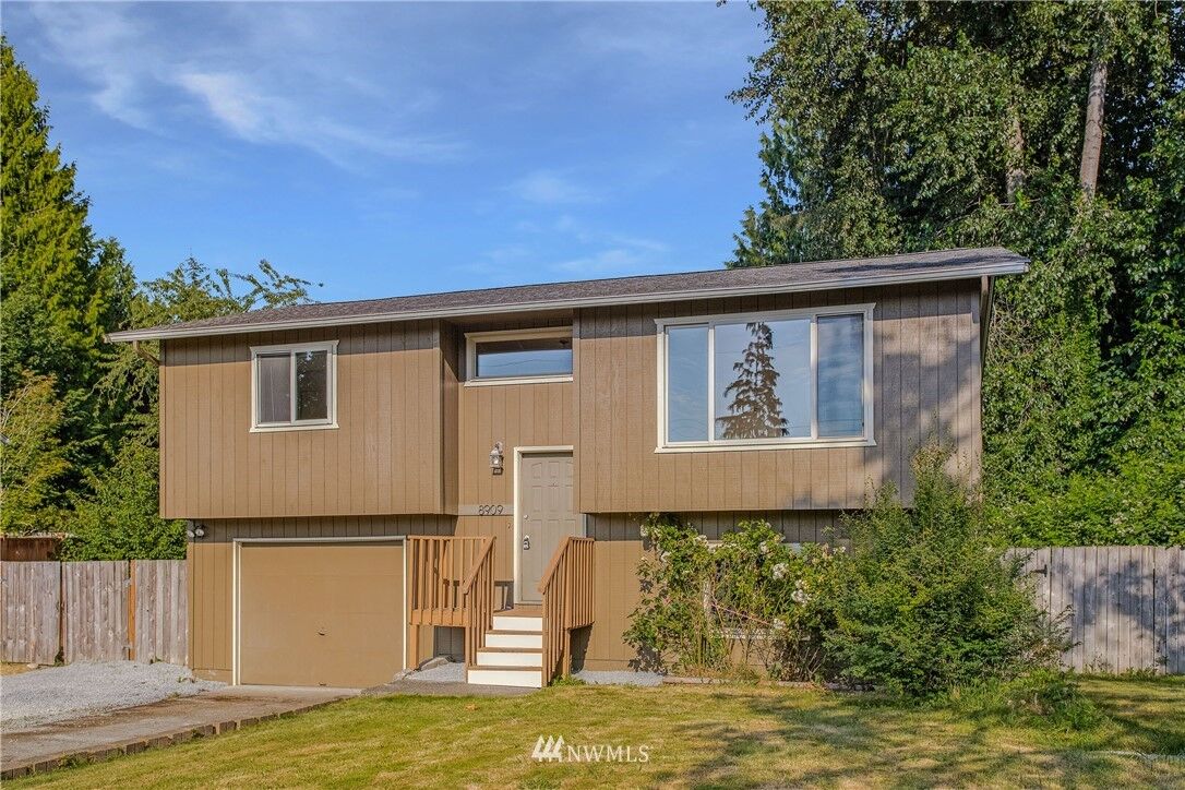 Property Photo:  8909 11th Place SE  WA 98258 