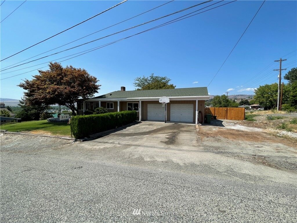 Property Photo: 519 Locust Street WA 98841