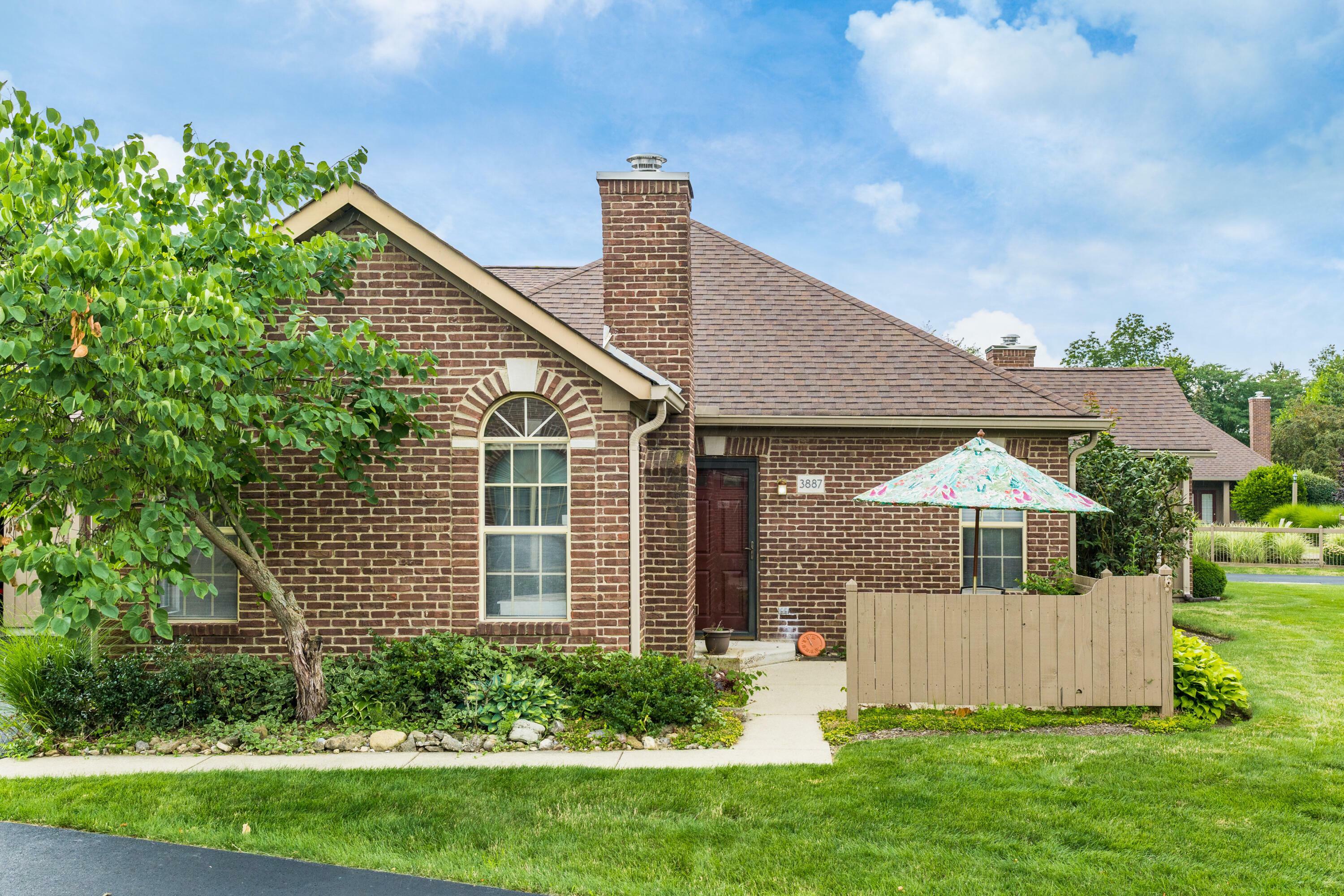 Property Photo: 3887 Ivygate Place OH 43016