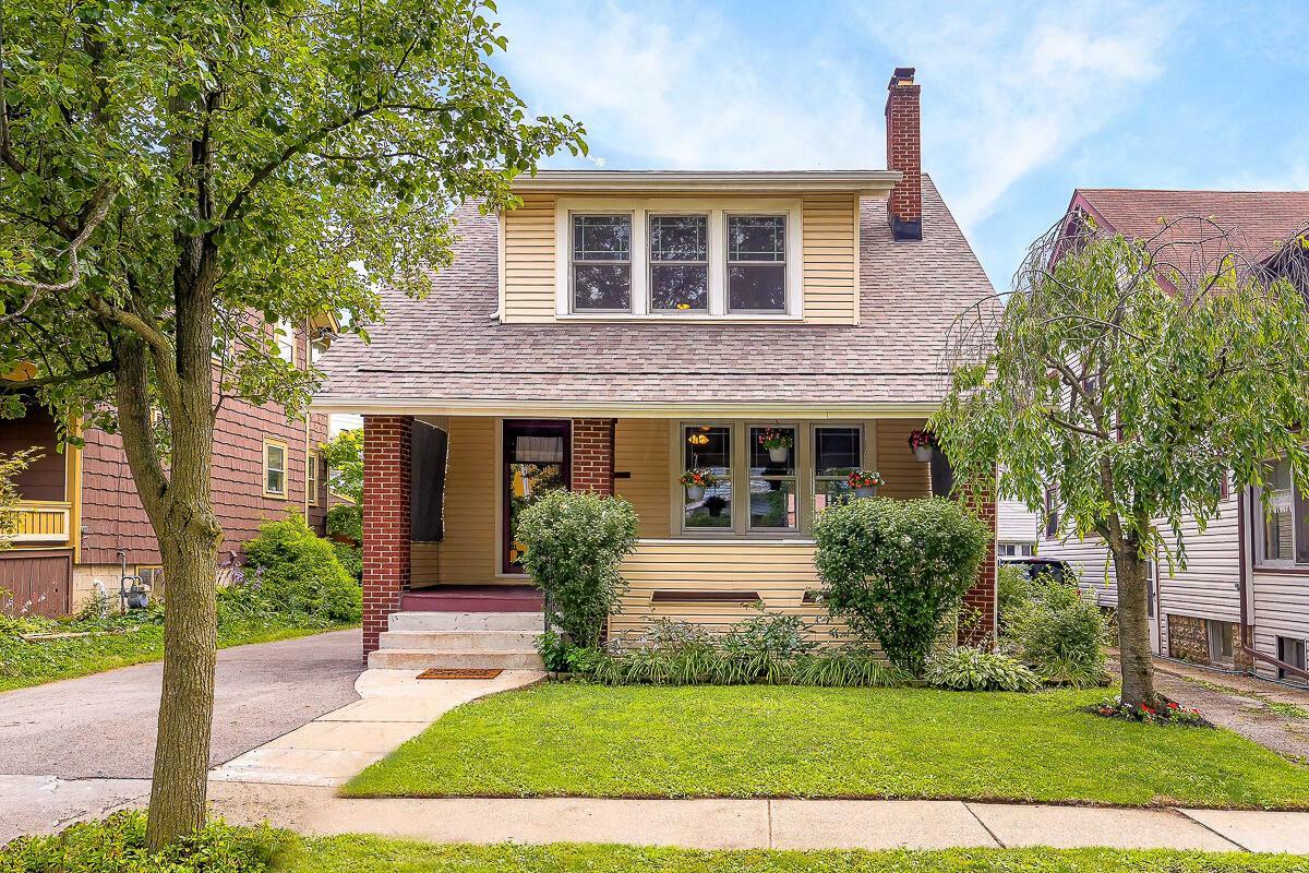 Property Photo: 187 E Tulane Road OH 43202