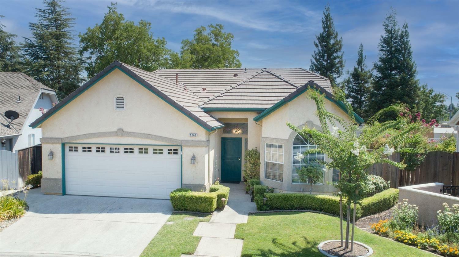 Property Photo:  2200 Dawson Cove Lane S  CA 93611 