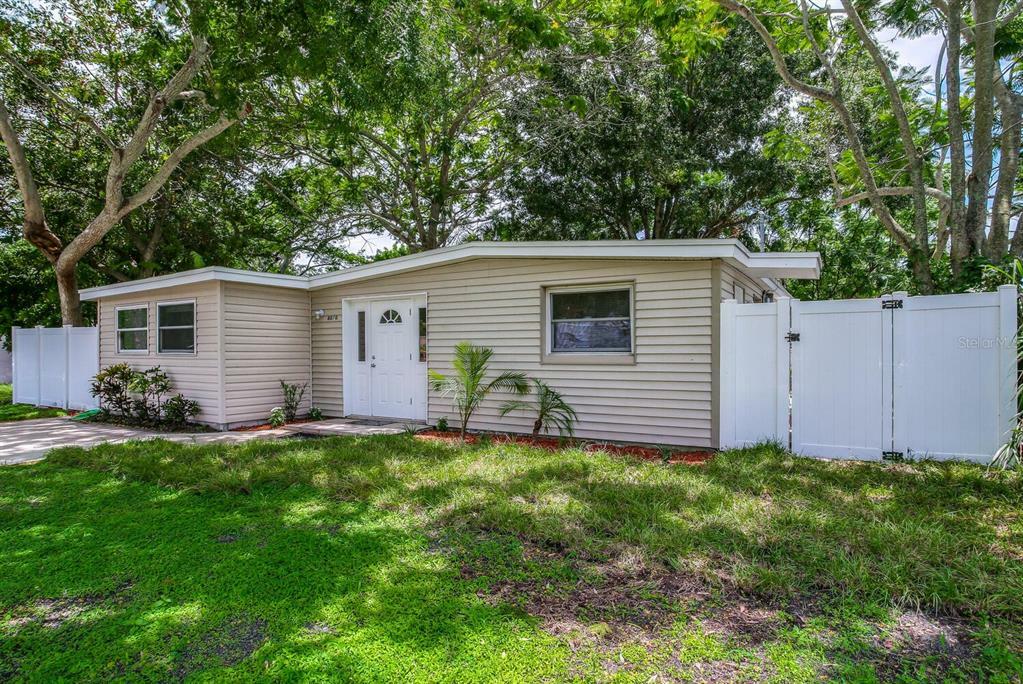 Property Photo:  8070 91st Terrace  FL 33777 