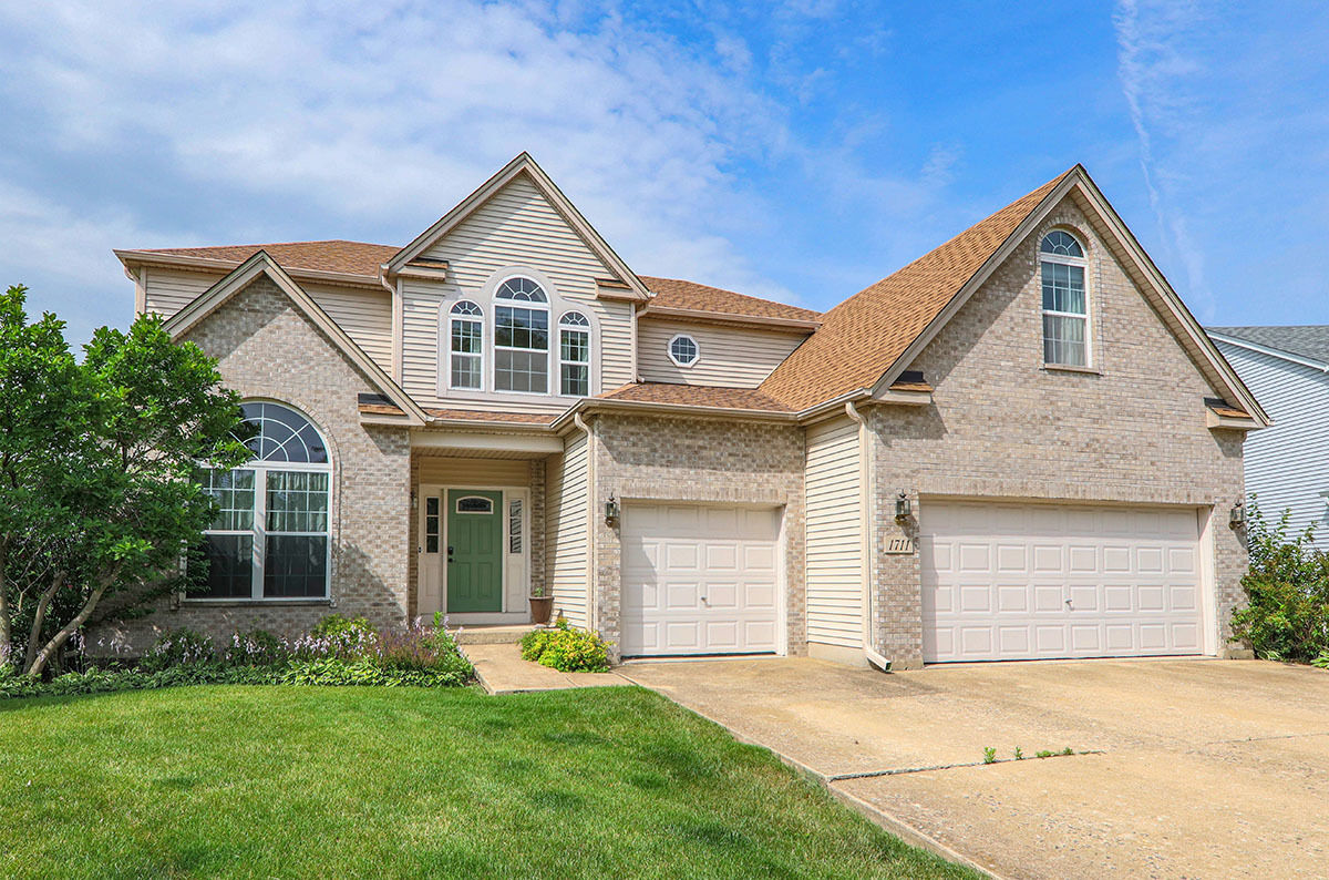 Property Photo:  1711 Hidden Oaks Court  IL 60586 