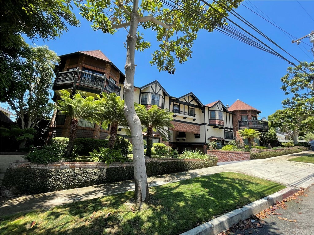 Property Photo:  227 S Irena Avenue 3  CA 90277 