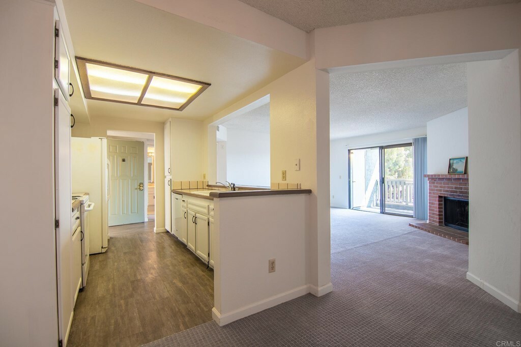 Property Photo:  1050 E Washington Avenue 56  CA 92025 