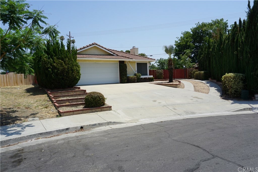 Property Photo:  700 Dane Court  CA 92543 