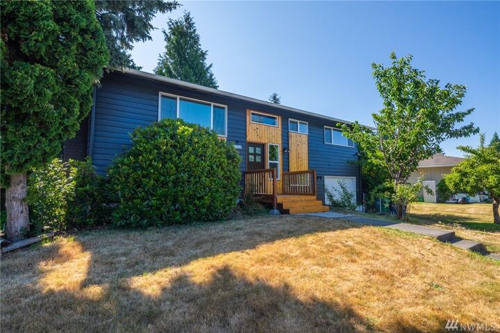 Property Photo:  16504 124th Ave SE  WA 98058 