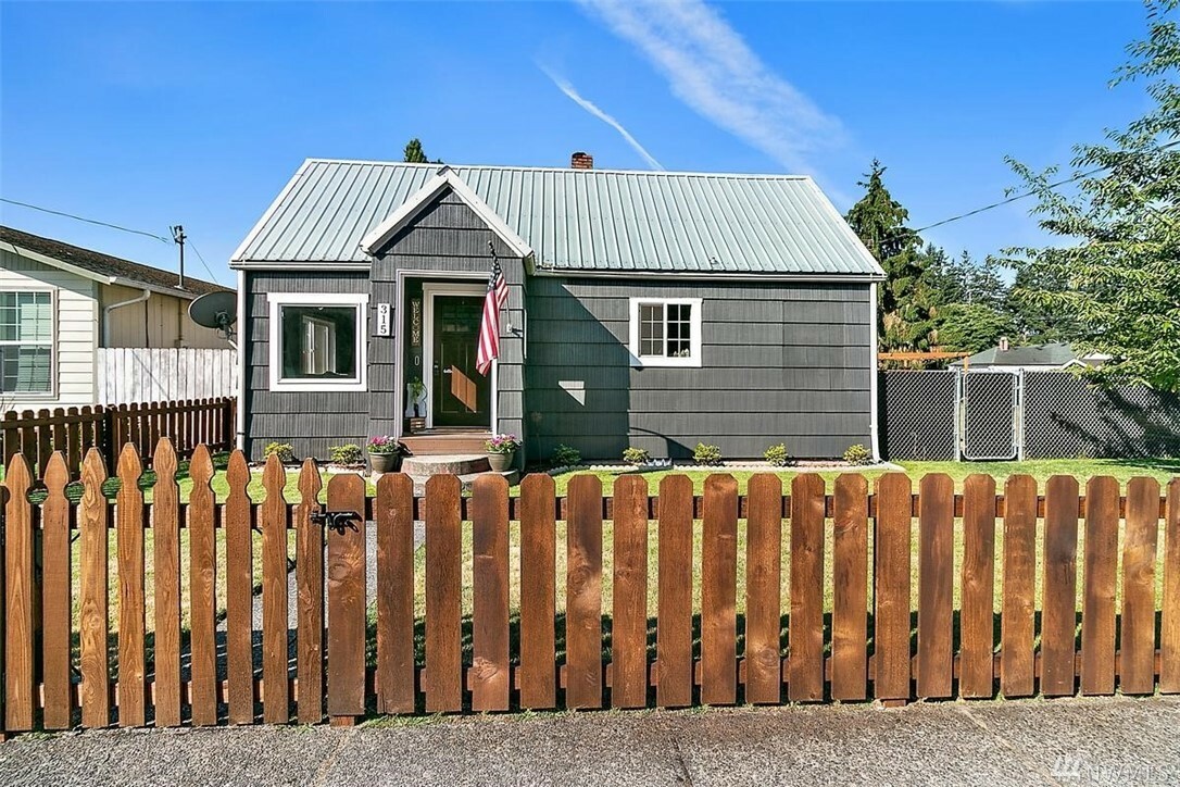 Property Photo:  315 Varner Ave SE  WA 98360 