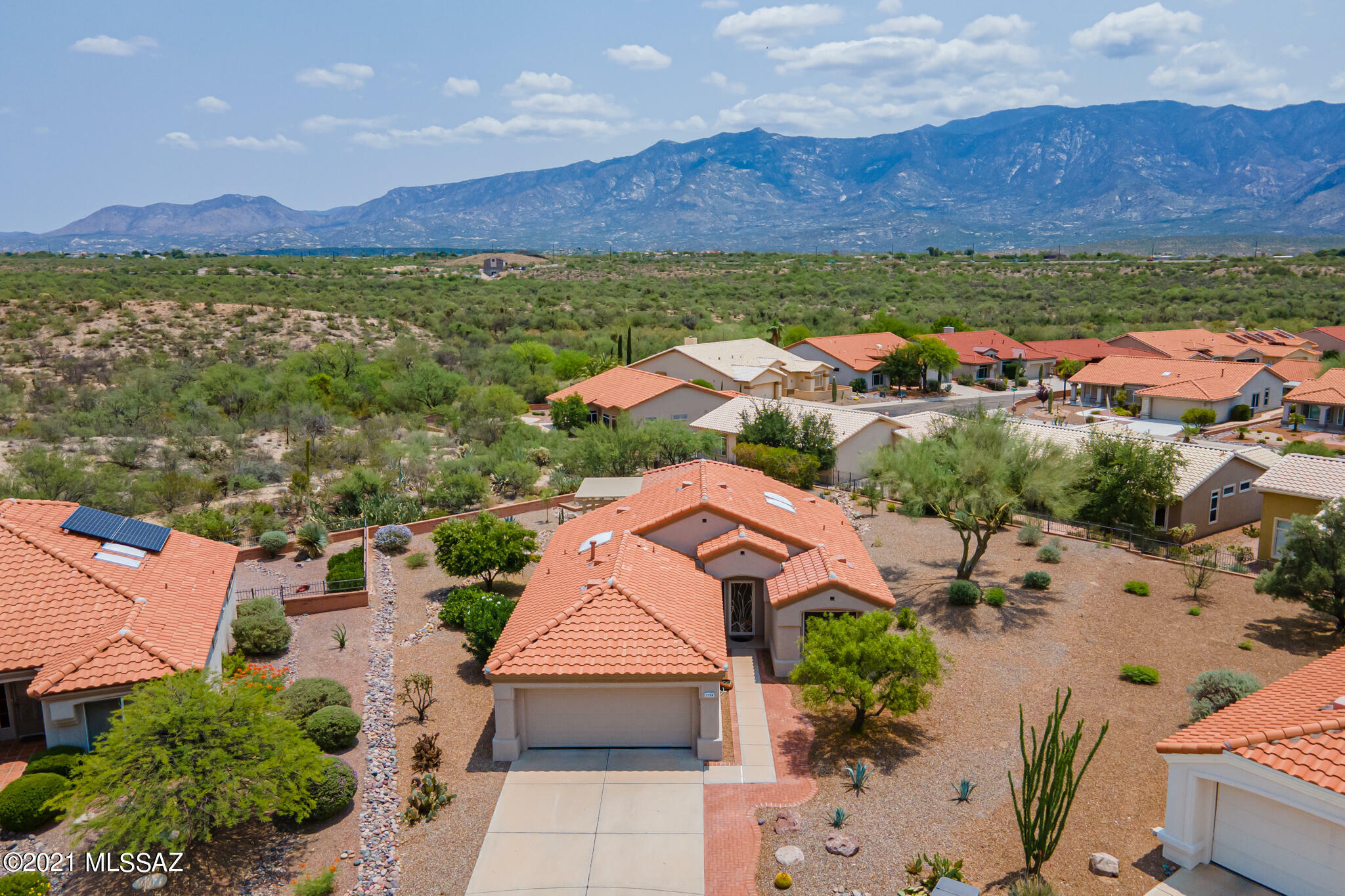 Property Photo: 2350 E Gerbera Way AZ 85755