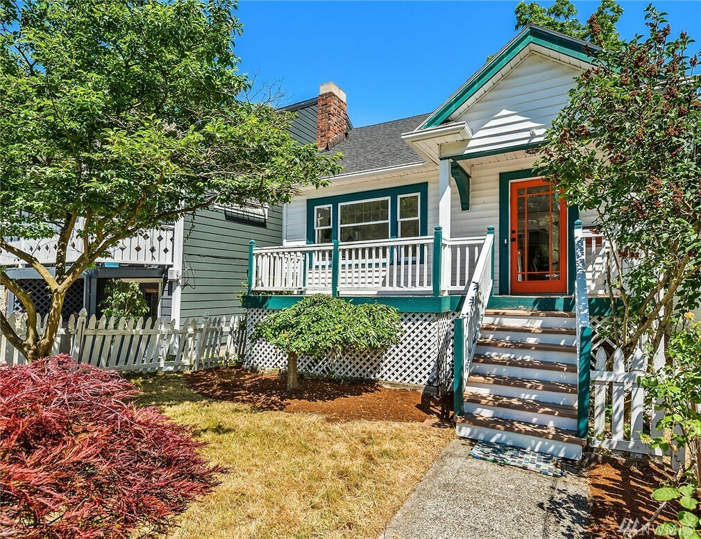 Property Photo:  340 NE 55th St  WA 98105 