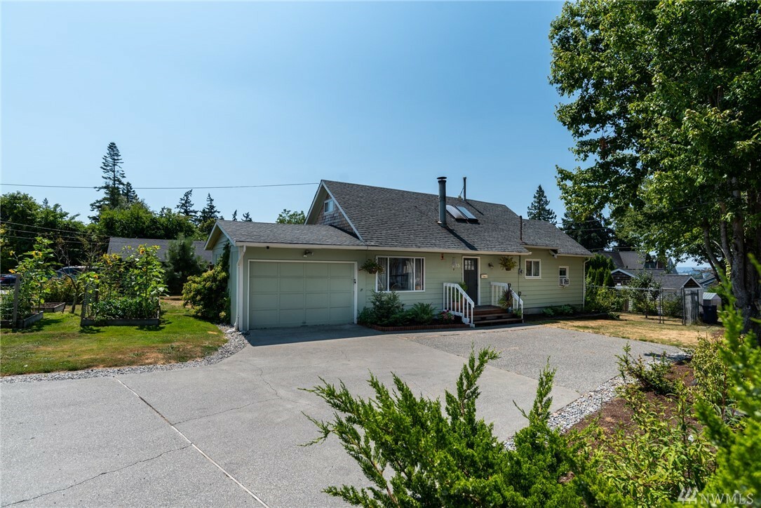 Property Photo:  105 S 7th St  WA 98274 