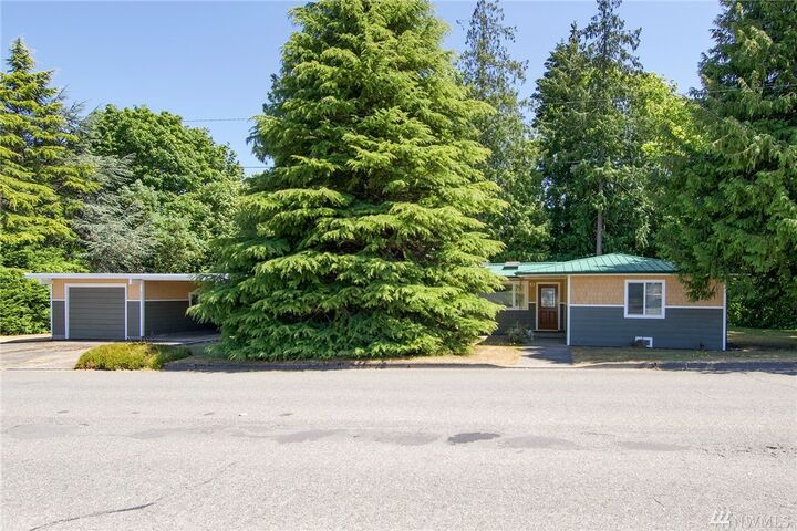 Property Photo: 921 S A St WA 98363