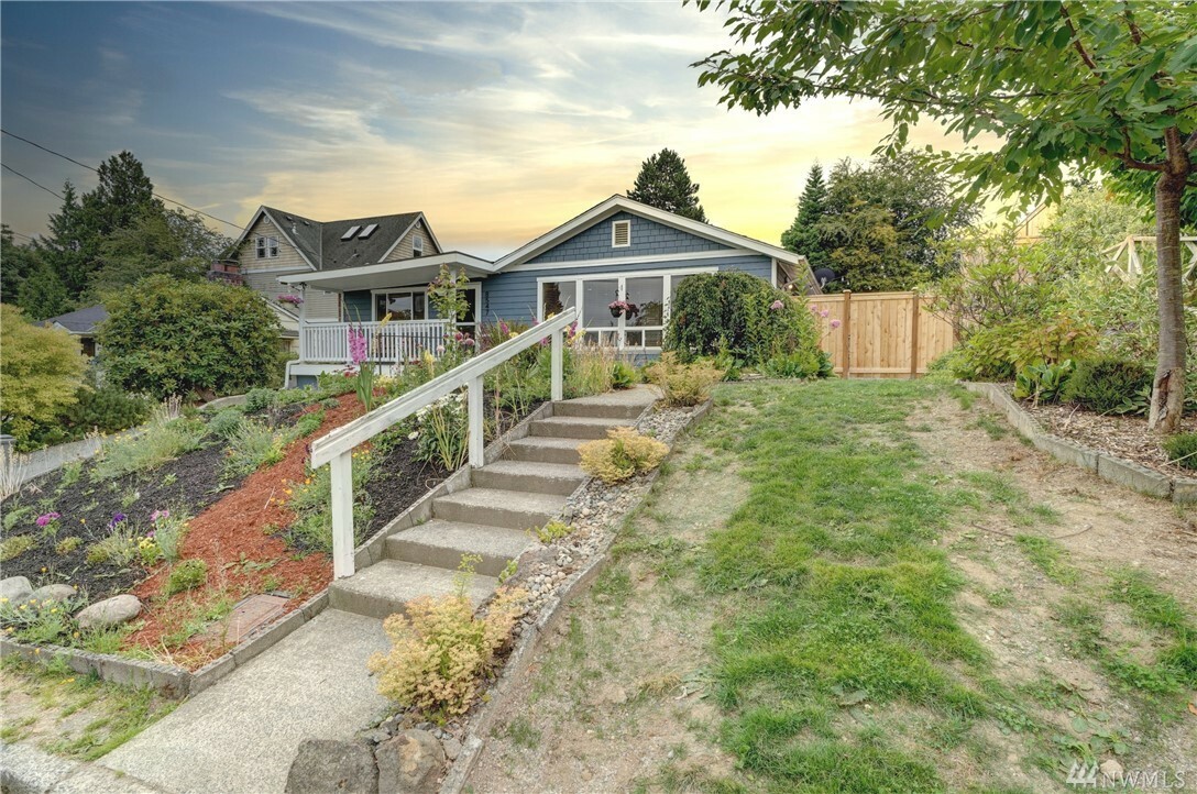 Property Photo:  8547 S 123rd Place  WA 98178 