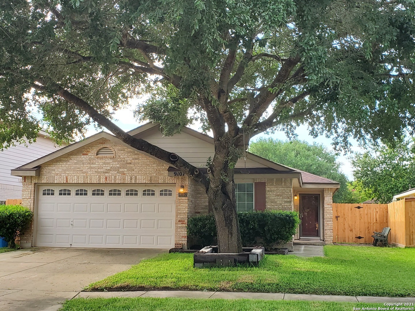 Property Photo: 9107 Laguna Hills TX 78154
