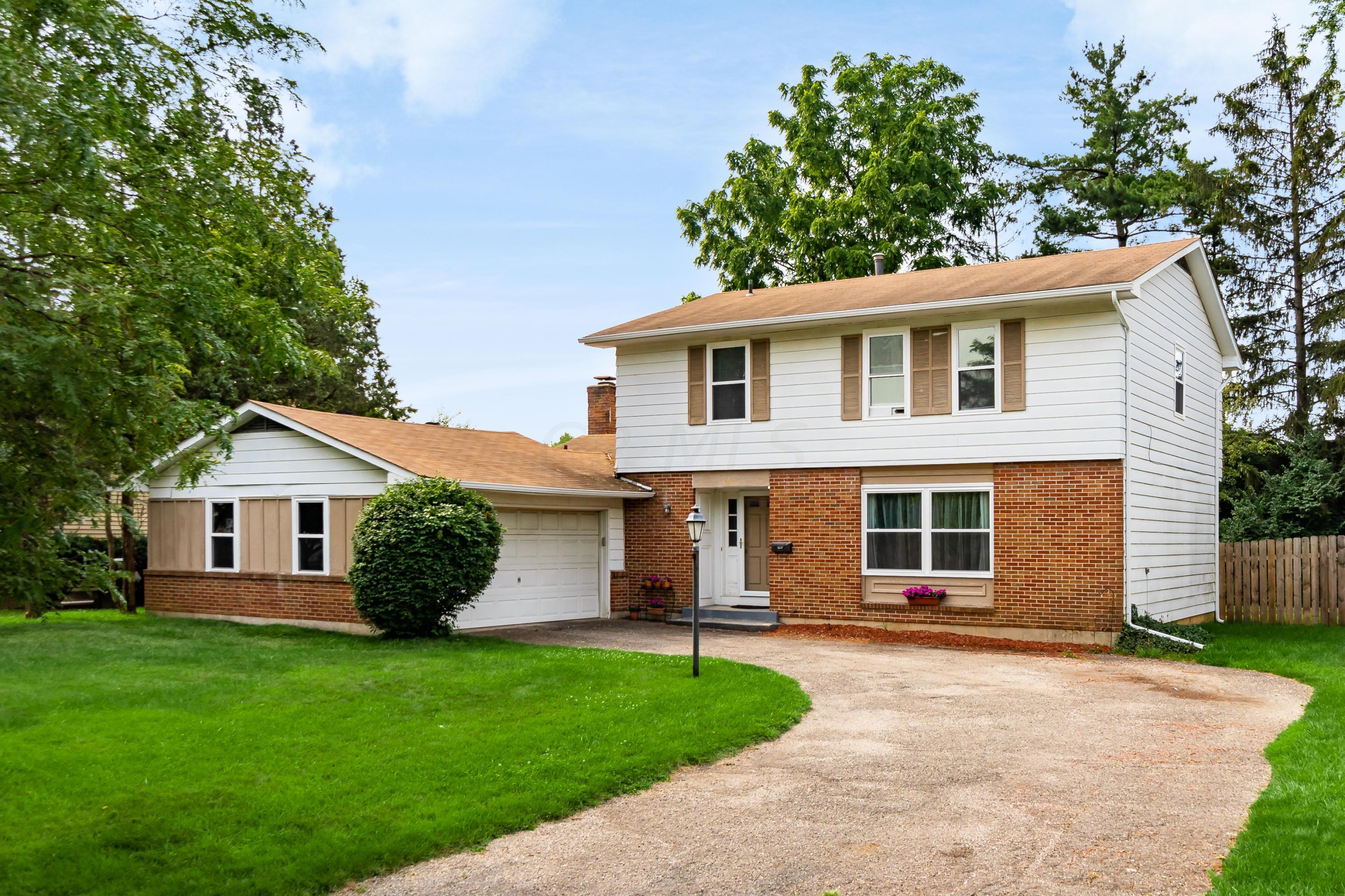 Property Photo: 2675 Kenview S Road OH 43209