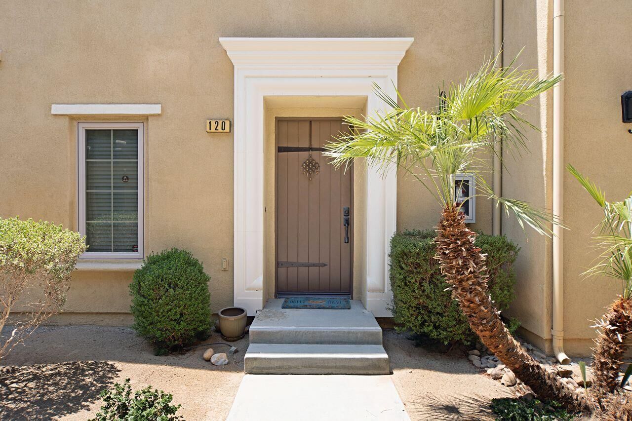 Property Photo: 120 Paseo Bravo CA 92211