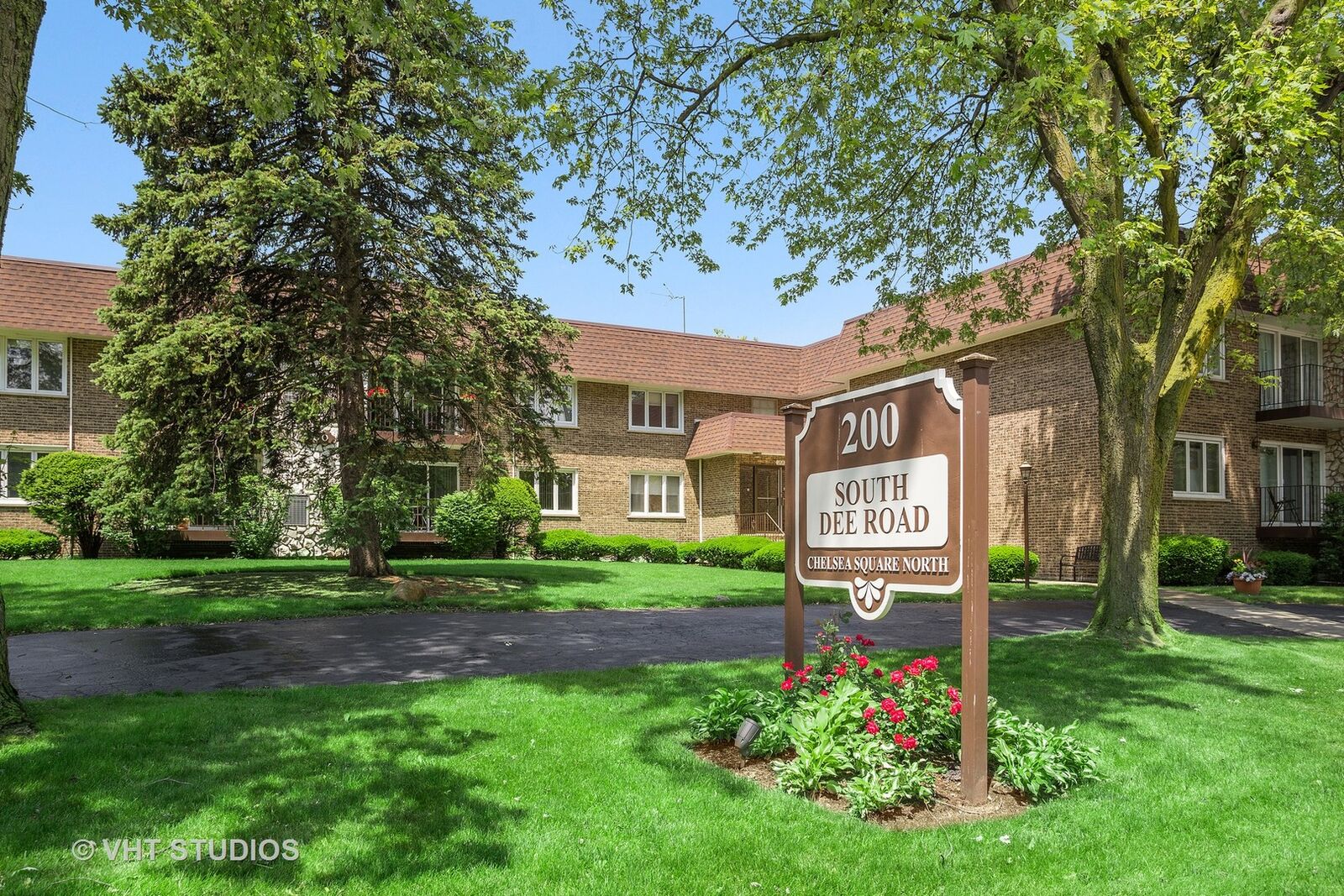Property Photo: 200 S Dee Road 1F IL 60068