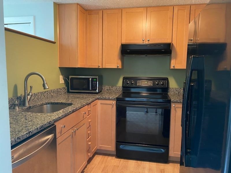 Property Photo: 11 Saratoga Court 11 NH 03110