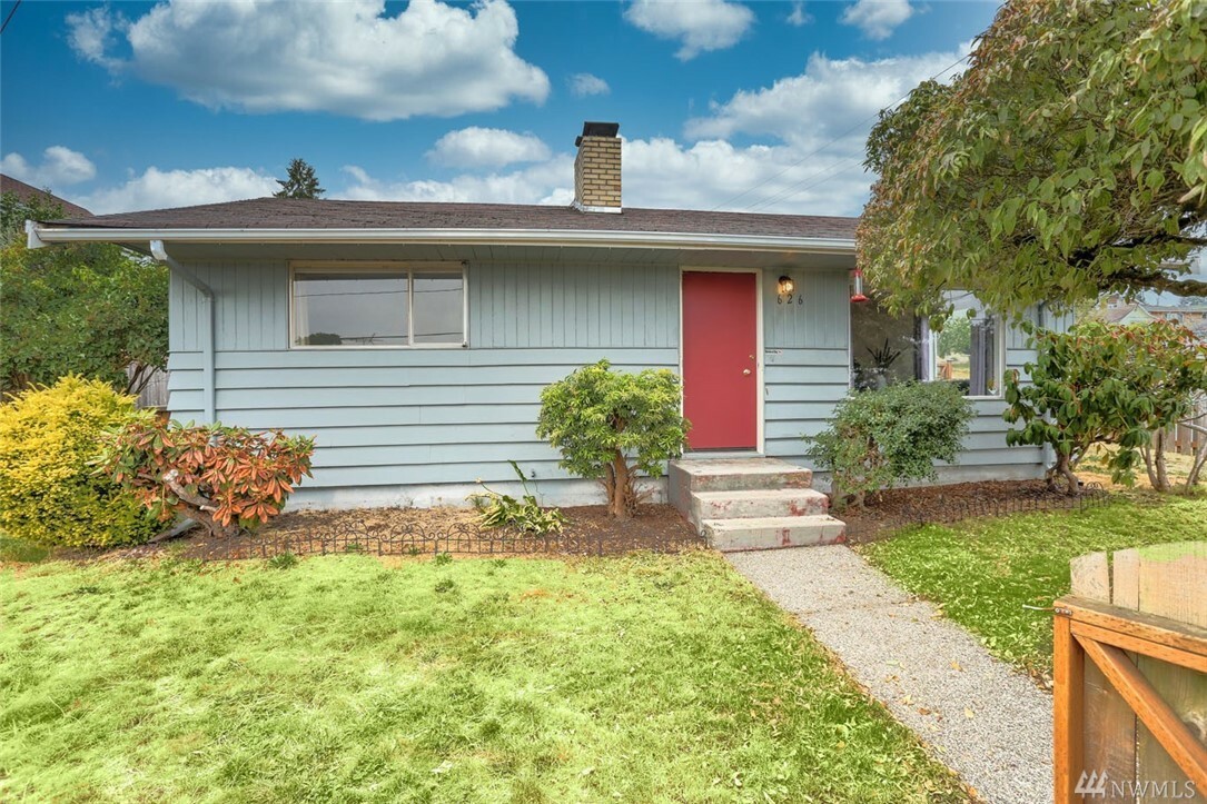 Property Photo:  626 Renton Ave S  WA 98057 