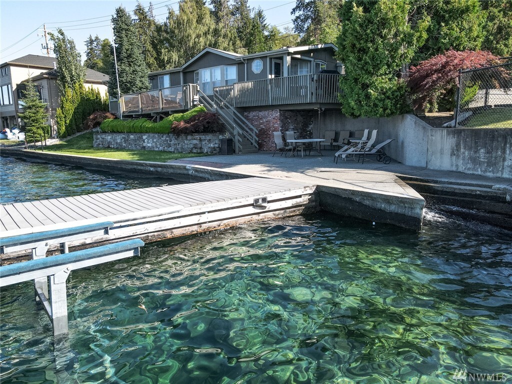 Property Photo: 1308 S Lakeshore Rd WA 98816