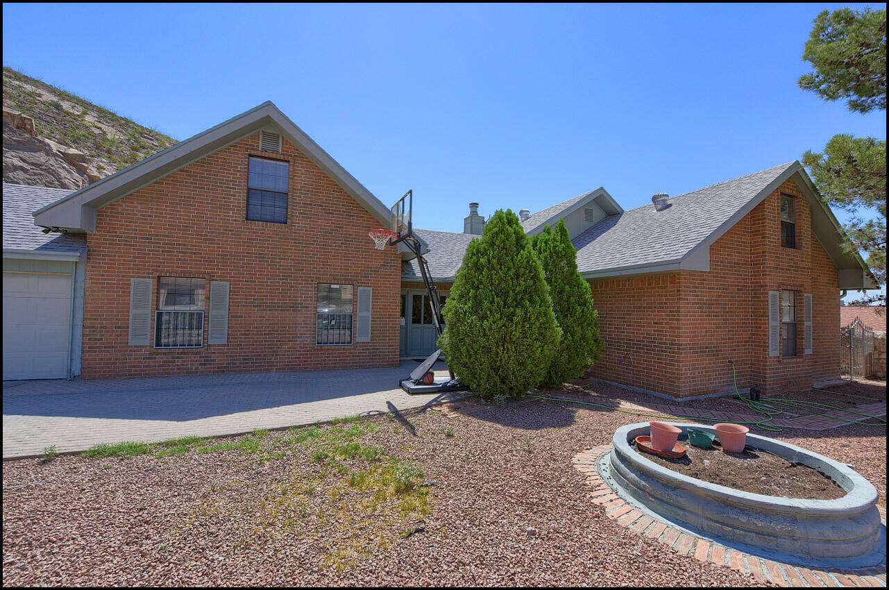 Property Photo: 1808 Gurss Place TX 79902