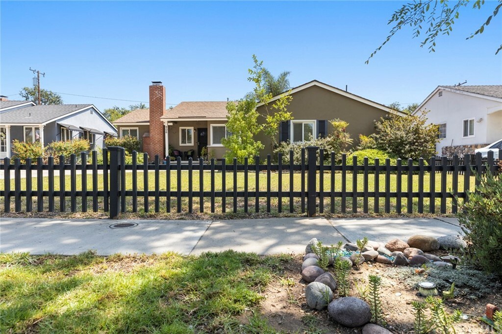 Property Photo:  906 E Avalon Avenue  CA 92706 