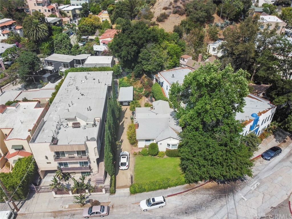 Property Photo:  2635 N Beachwood Drive  CA 90068 