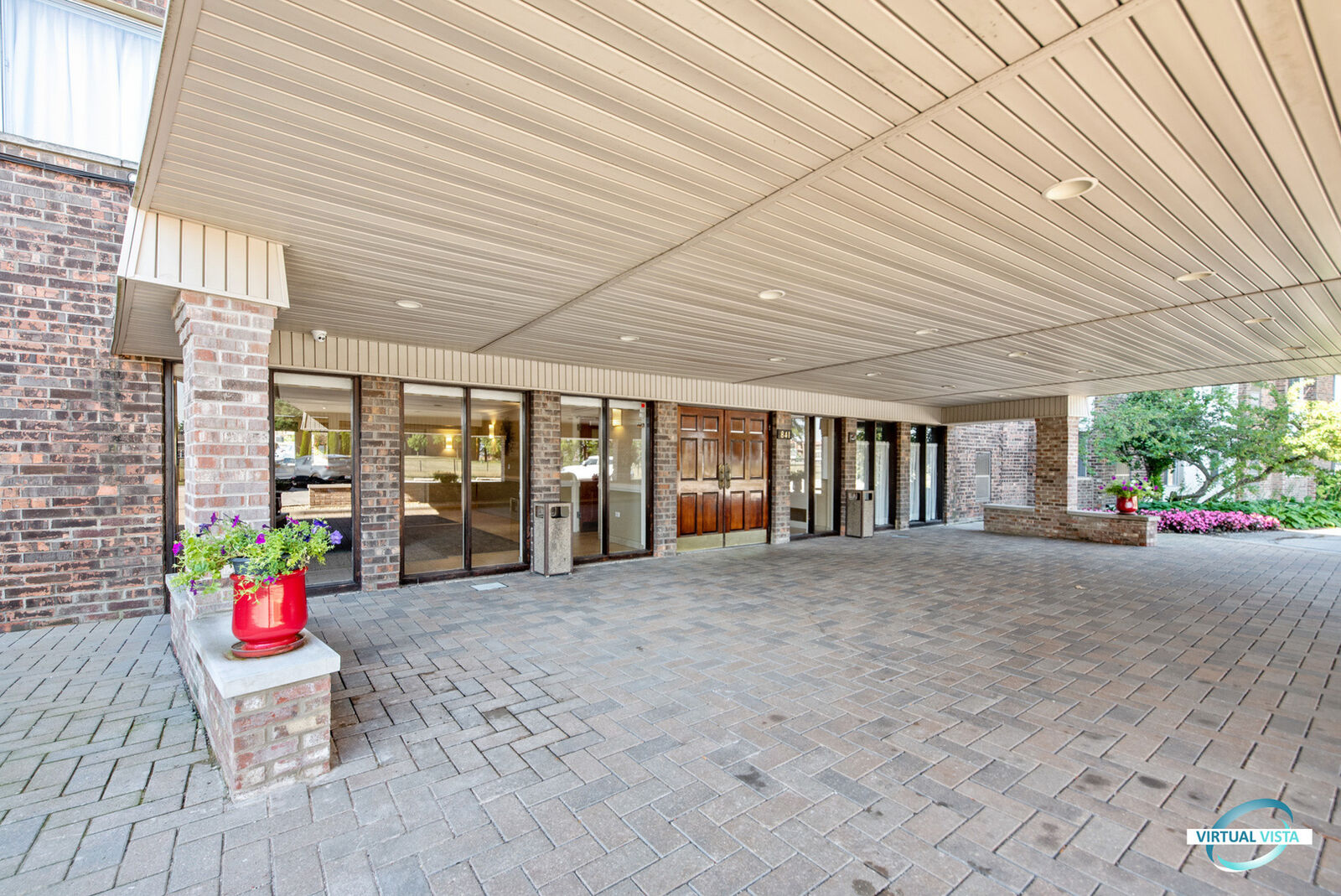 Property Photo:  841 N York Street 323  IL 60126 