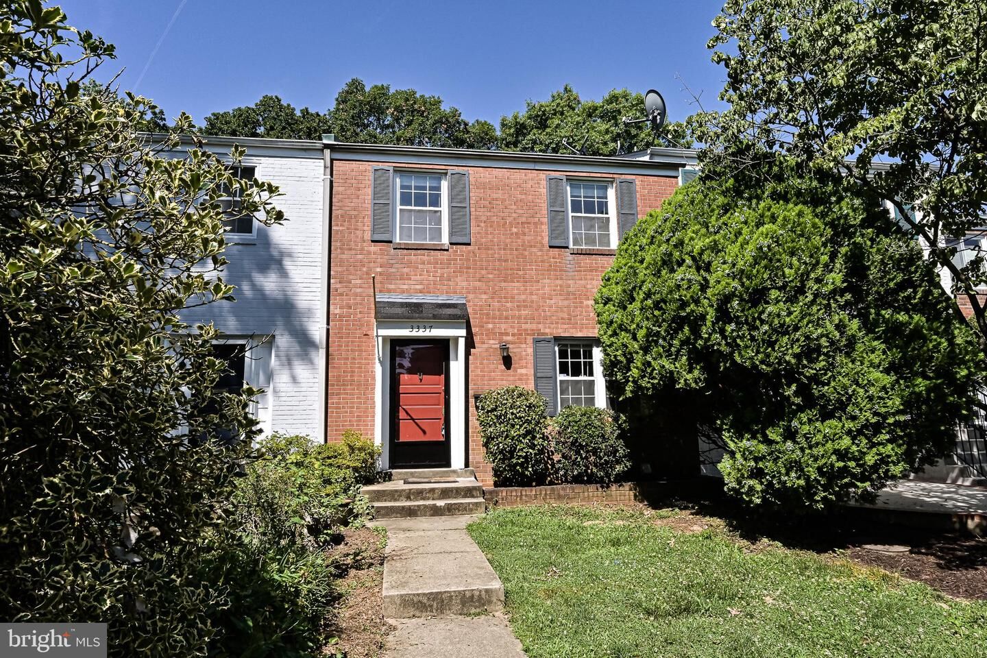 Property Photo: 3337 Ardley Court VA 22041