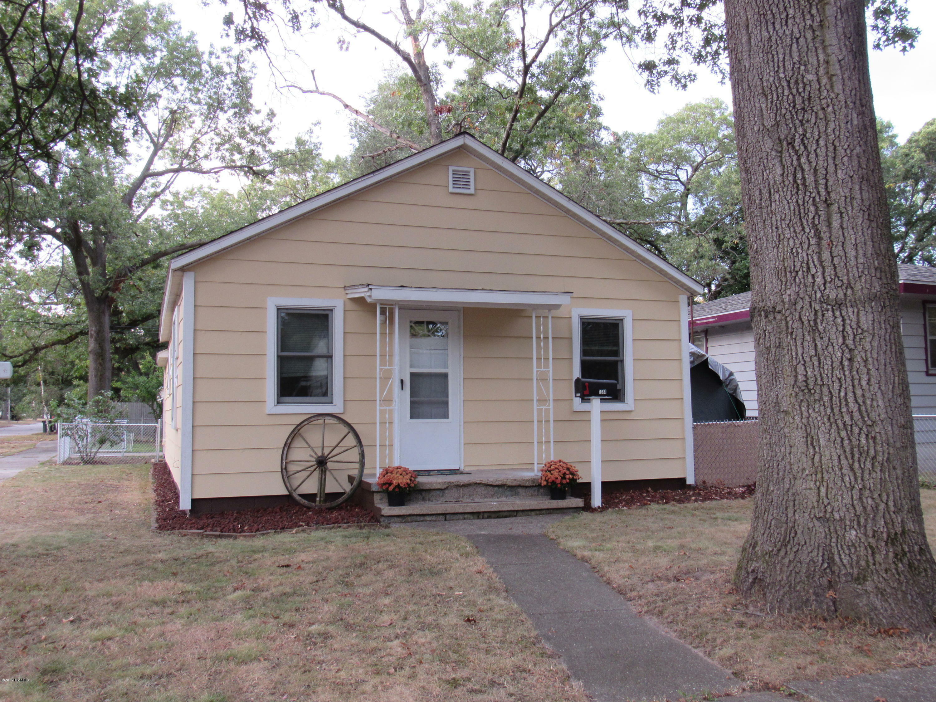 Property Photo:  1283 Howard Avenue  MI 49442 