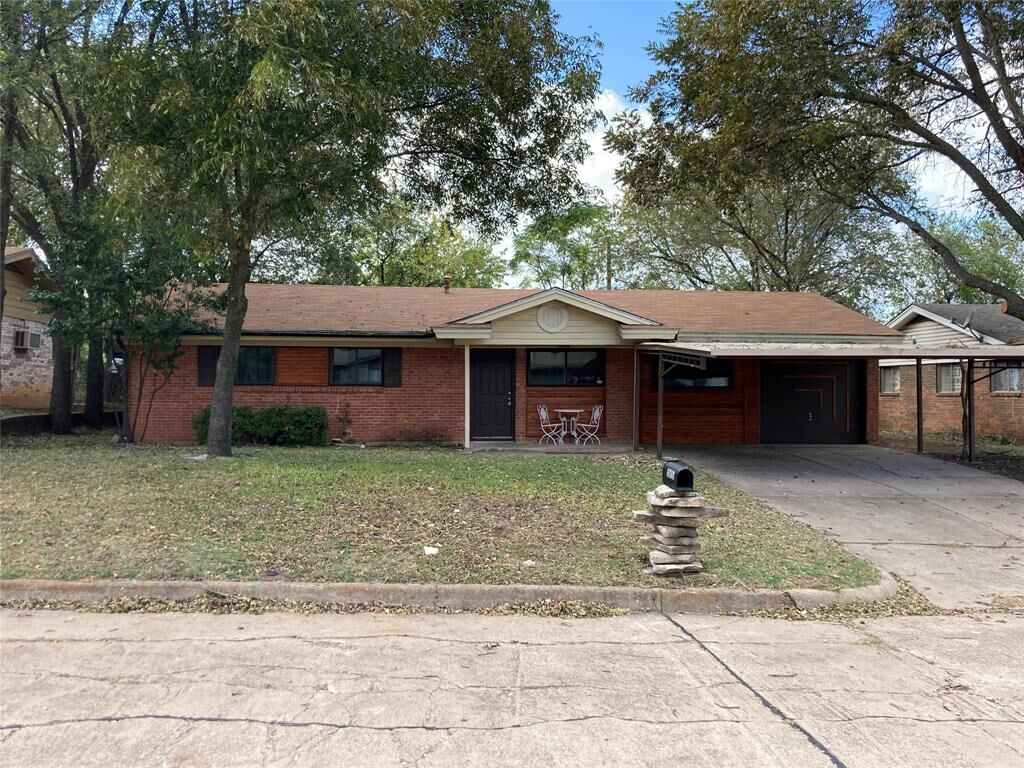 Property Photo:  1210 Lynn  TX 76086 