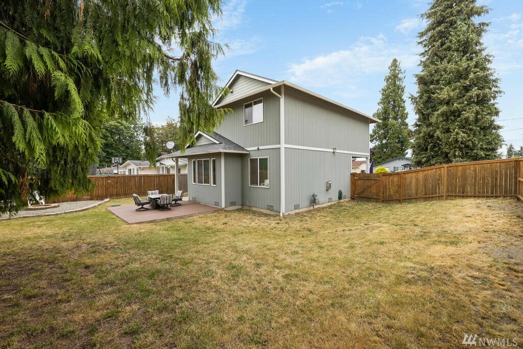 Property Photo:  1128 26th St SE  WA 98002 