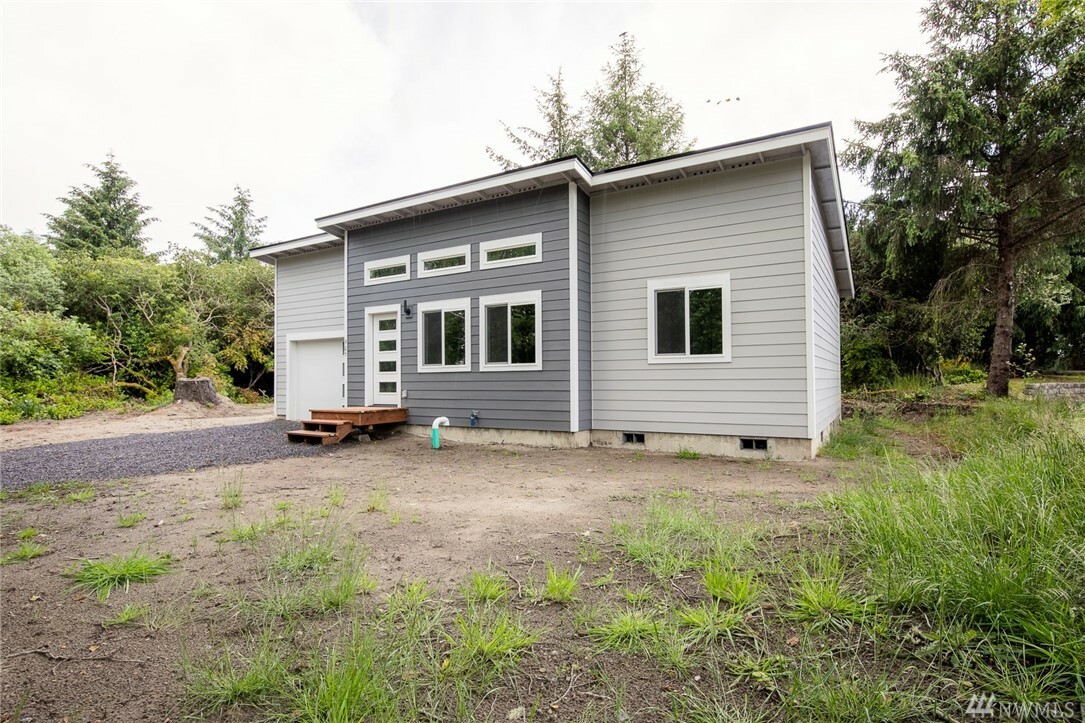 Property Photo:  172 N Narwhal Lp NW  WA 98569 