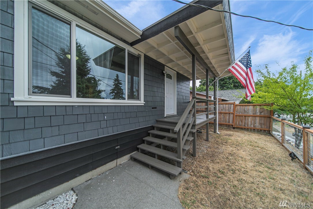 Property Photo:  116 Olympic Ave  WA 98312 