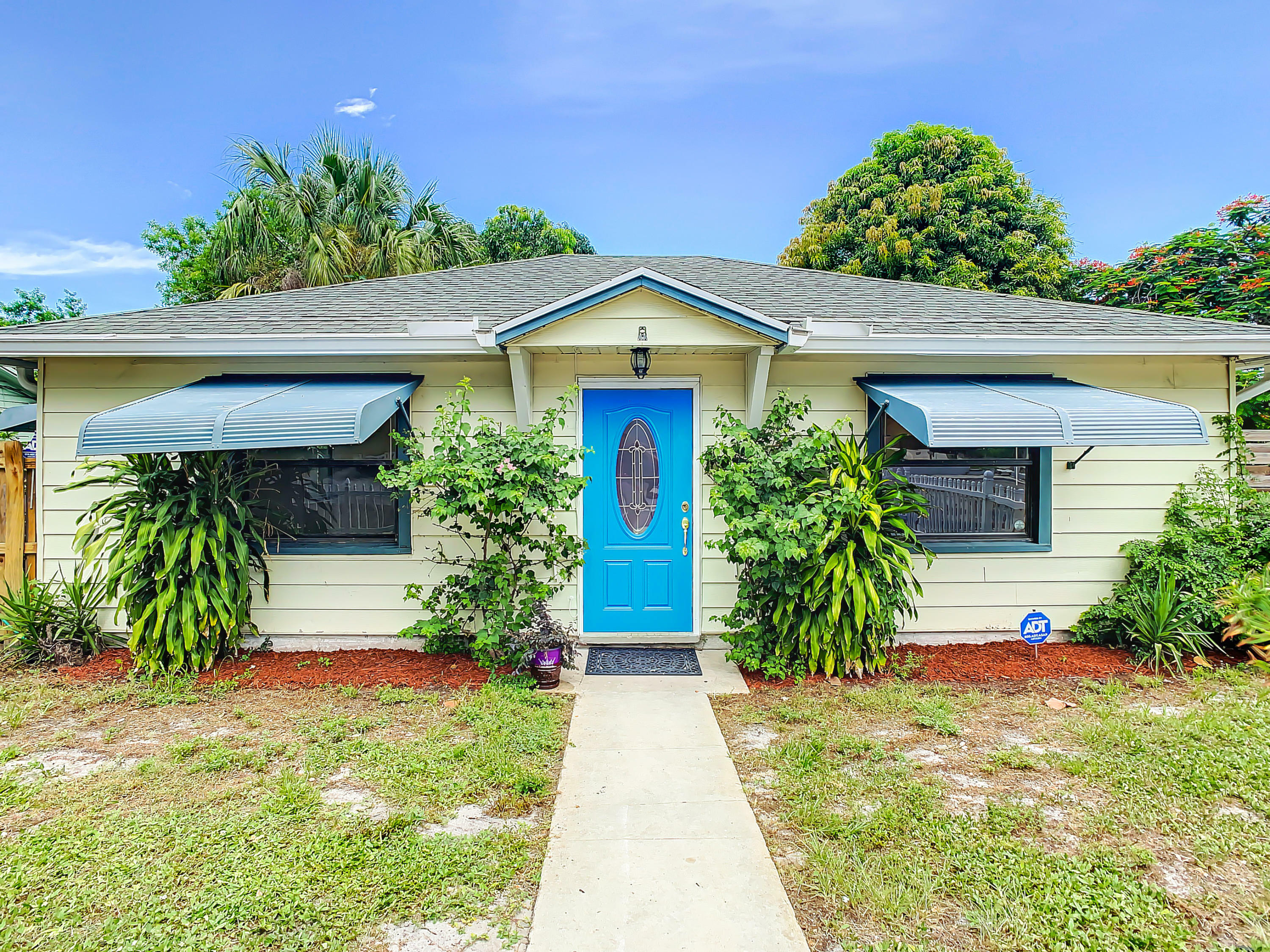 Property Photo:  720 S Pine Street  FL 33460 