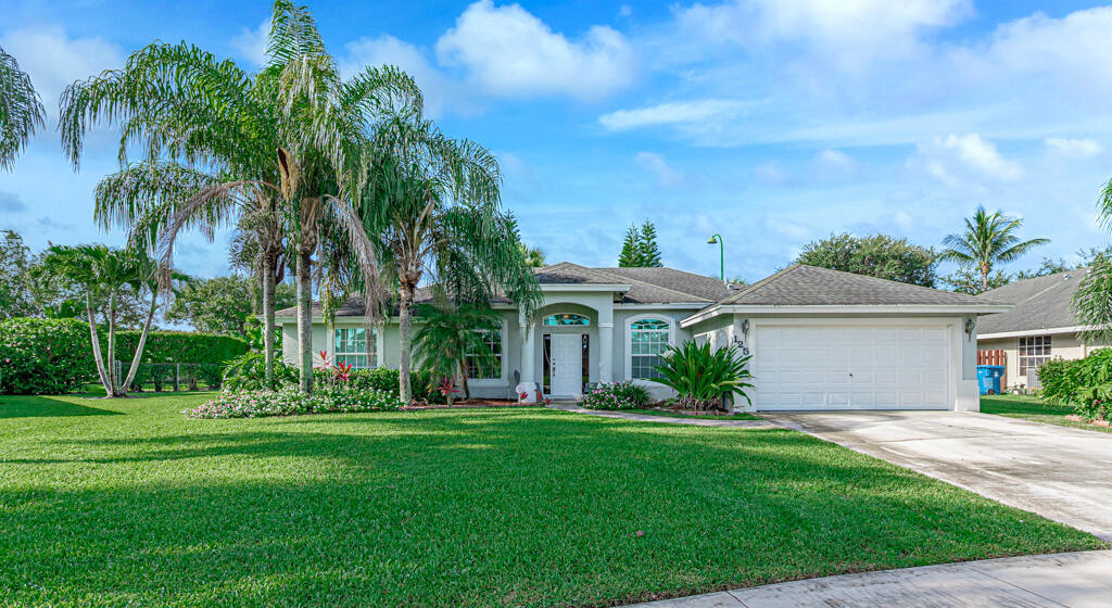 Property Photo: 125 Meadow Woode Drive FL 33411