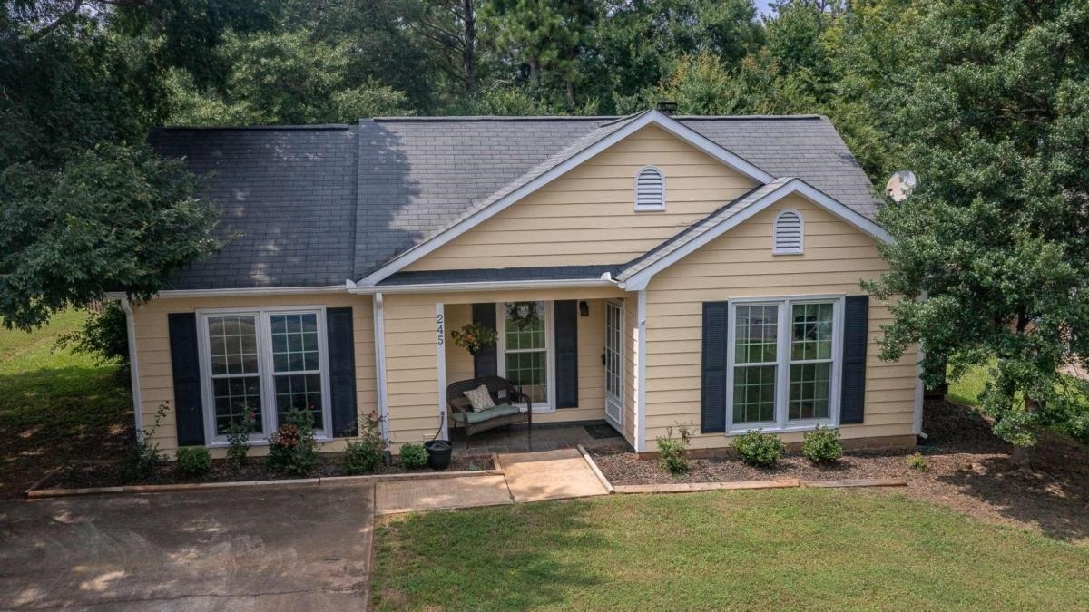 Property Photo: 245 Greenwood Lane GA 30605