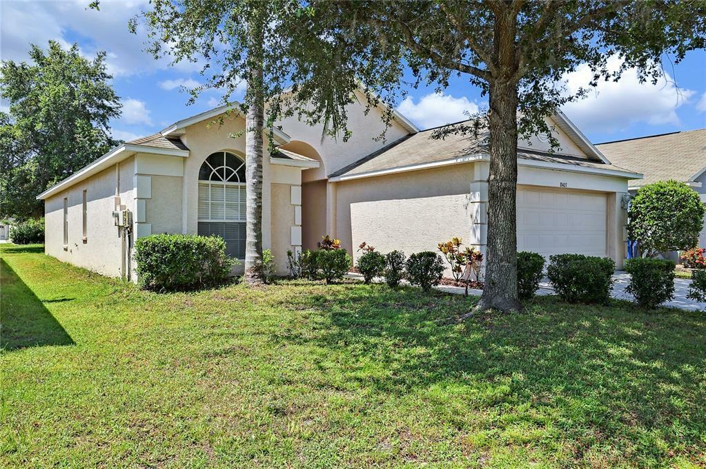 Property Photo:  8403 Carriage Pointe Drive  FL 33534 