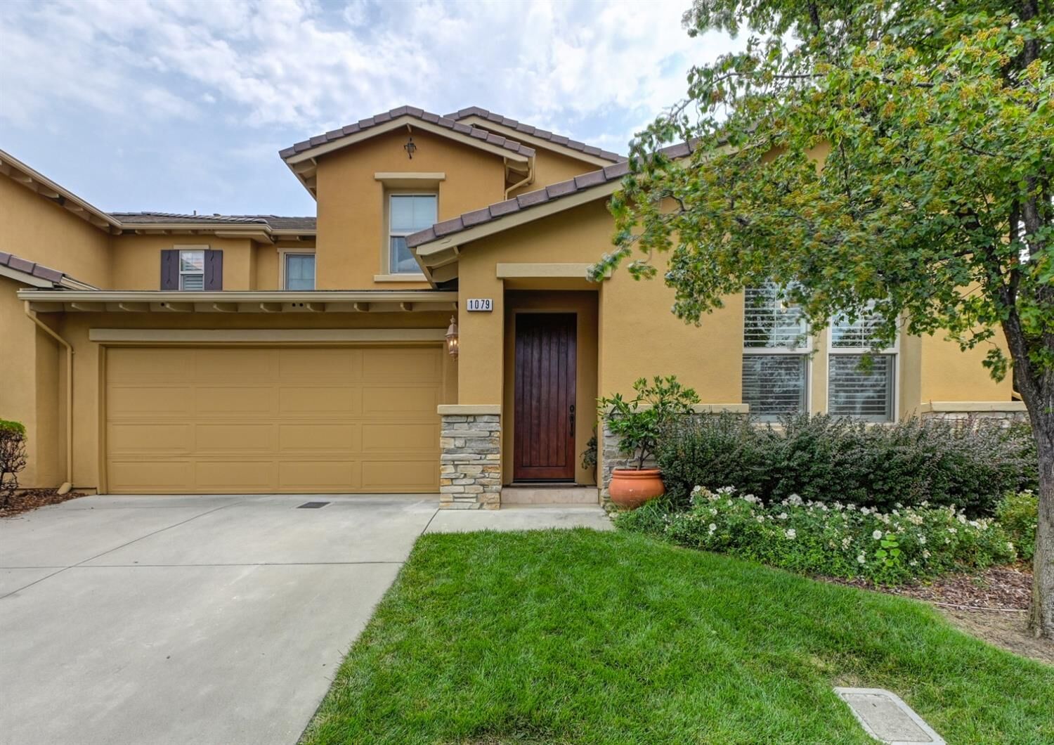 Property Photo:  1079 Gamay Drive  CA 95762 