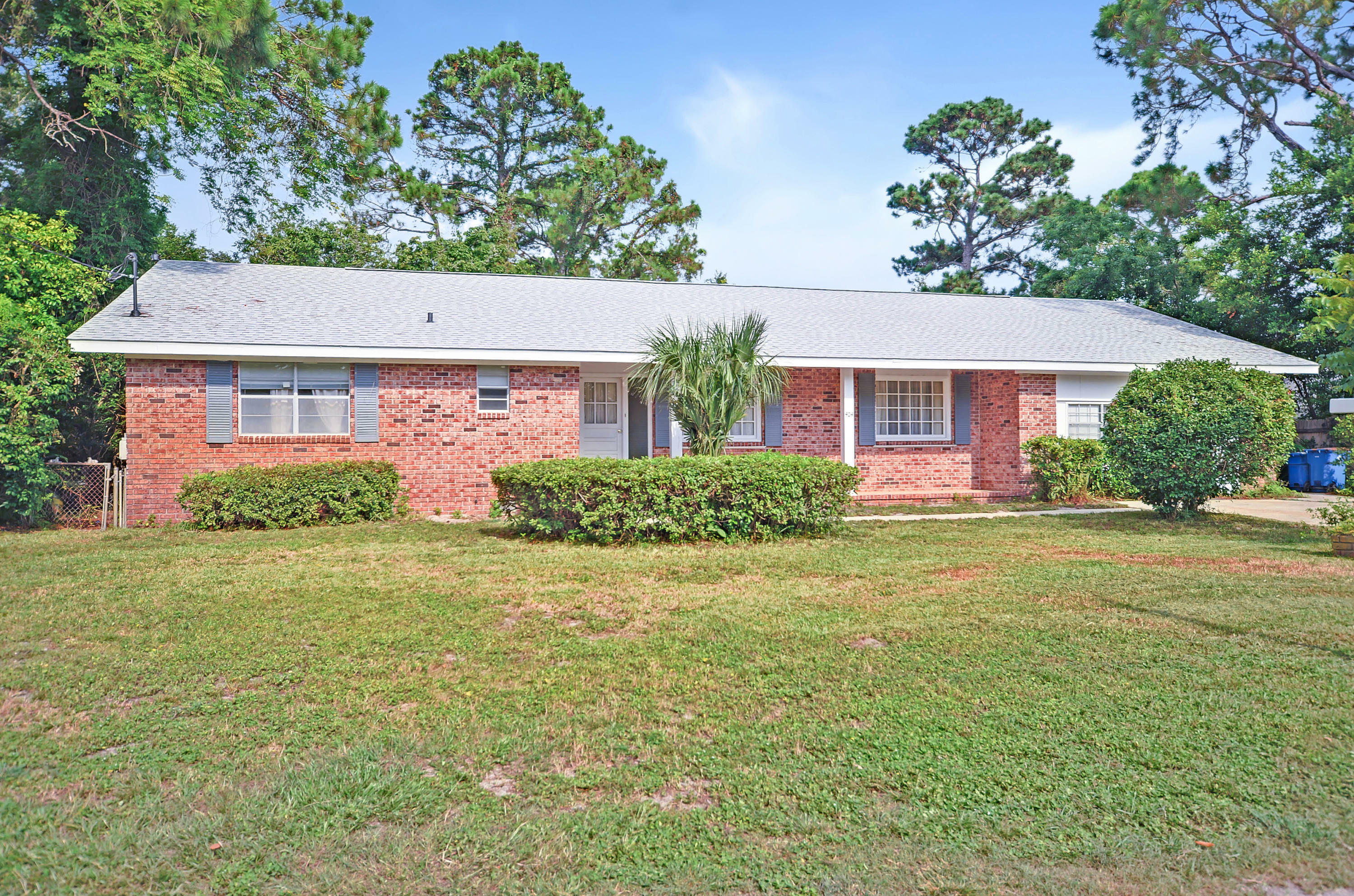 Property Photo:  404 Loruna Drive  FL 32561 