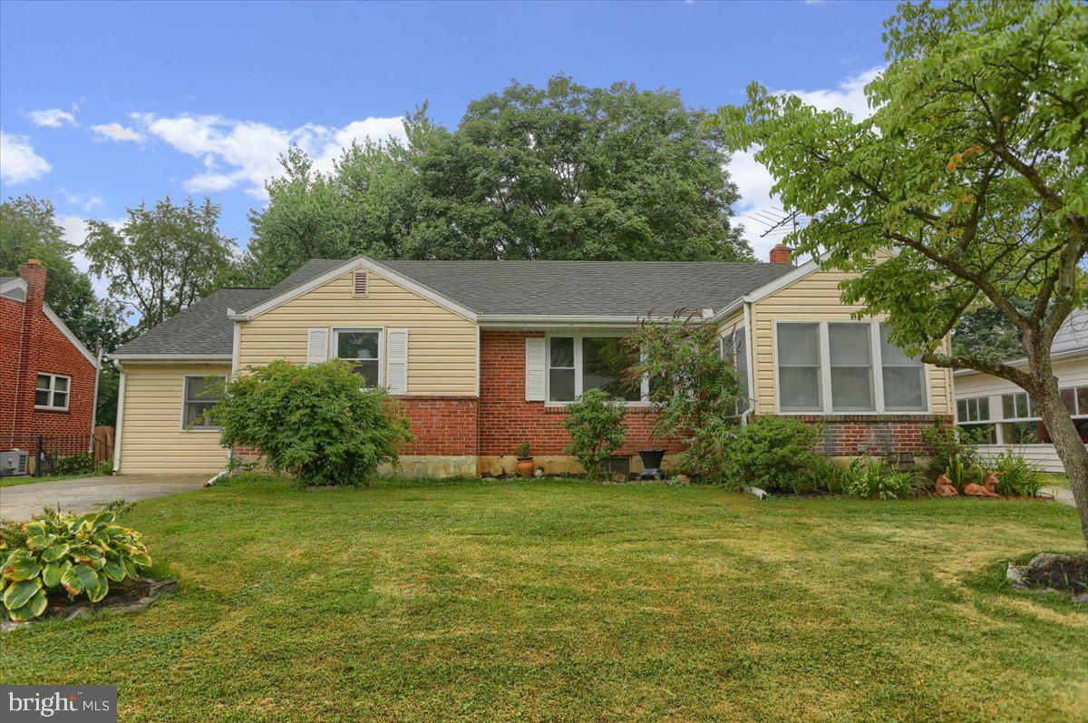 Property Photo:  412 E Coover Street  PA 17055 