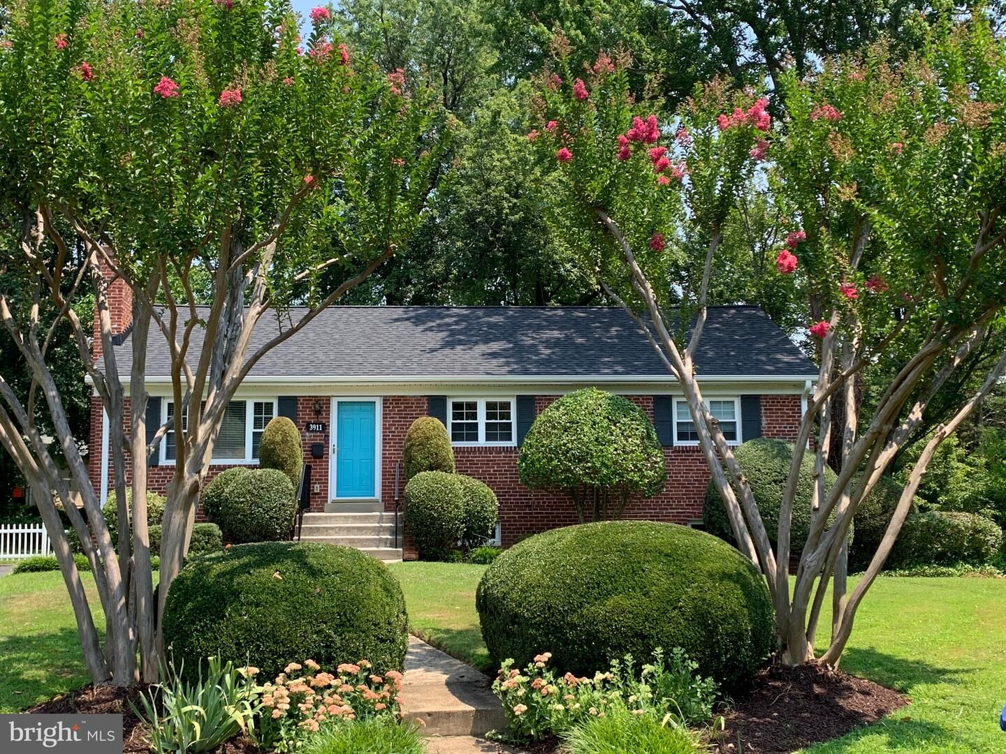 Property Photo:  3911 Longstreet Court  VA 22003 