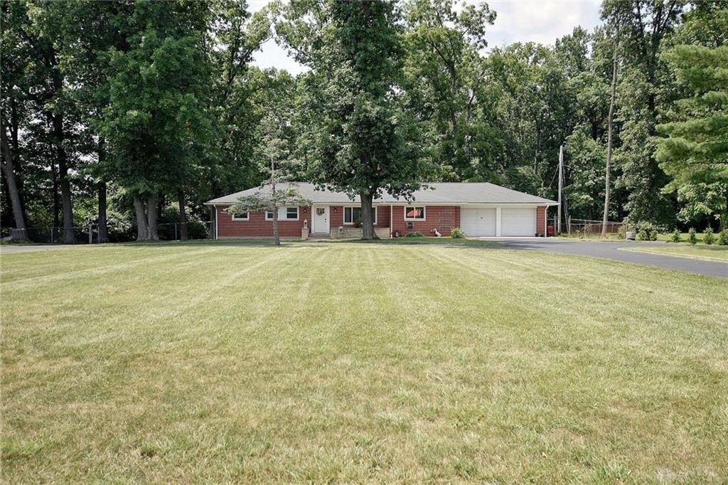Property Photo: 7821 Lois Circle OH 45459