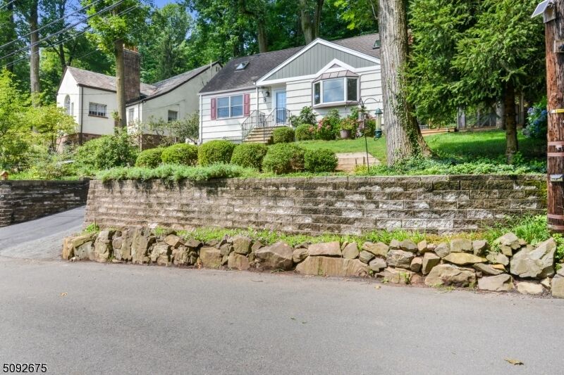 Property Photo:  8 Mountainside Park Ter  NJ 07043 