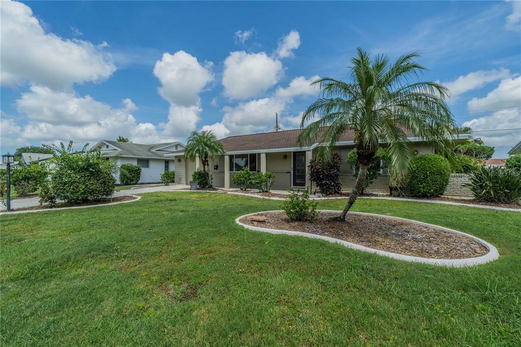 Property Photo:  817 La Jolla Avenue  FL 33573 