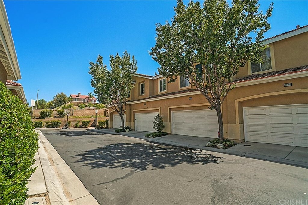 Property Photo:  25403 Parkwood Lane  CA 91350 